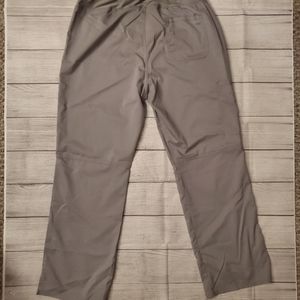 Revolution by Cherokee WorkwearWomen's Gray Cargo Scrub Pants Size Lar…